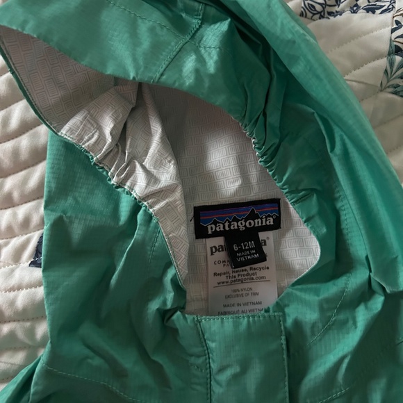 Patagonia brand pink/green rainsuit - Picture 2 of 2